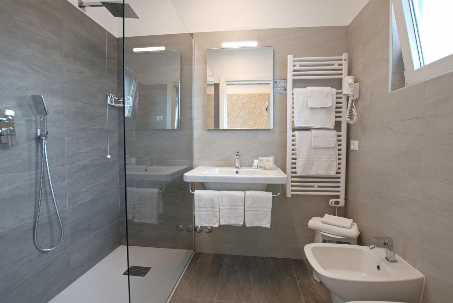 ליגננו סביאדורו Hotel Paris מראה חיצוני תמונה
