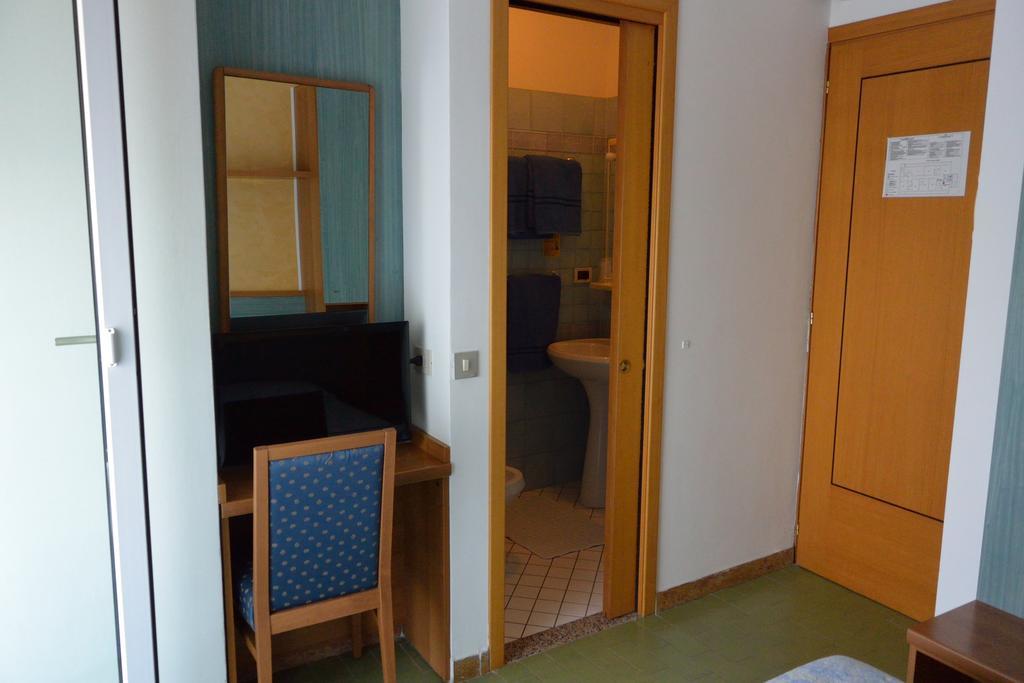 ליגננו סביאדורו Hotel Paris מראה חיצוני תמונה