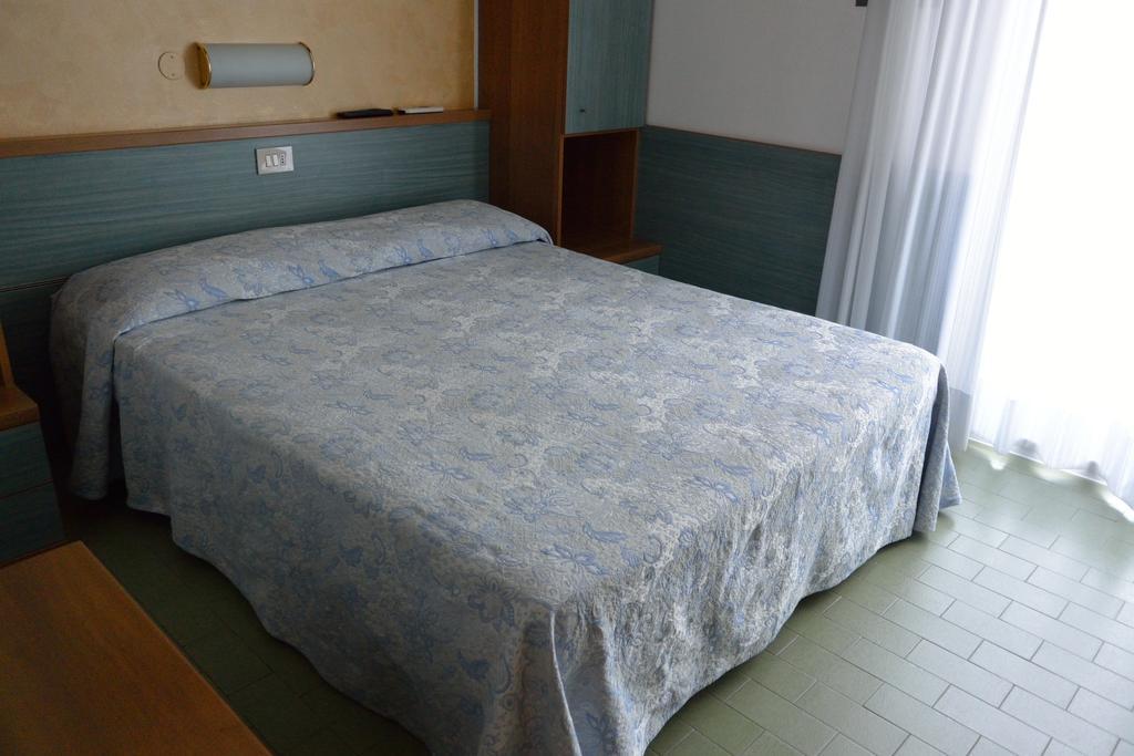 ליגננו סביאדורו Hotel Paris חדר תמונה